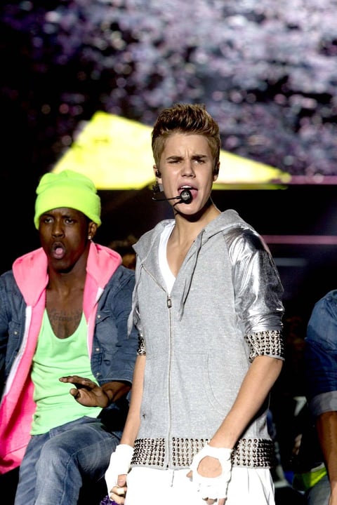 El cantante canadiense Justin Bieber rebasó finalmente las expectativas al reunir a unas 210,000 personas en  el Zócalo de Ciudad de México, informó la Secretaría de Protección Civil de la capital mexicana.