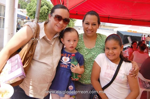 12062012 VIRIDIANA , Corina, Martha y Valeria, captadas en reciente festejo social.