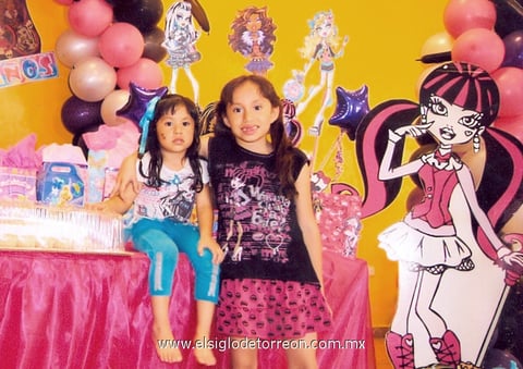 12062012 AVRIL  y Violeta Rodríguez Marta, en cumpleaños.