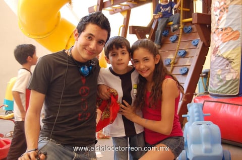 14062012 MAURICIO,  Jesús Javier y Jéssica.