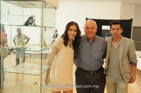 14062012 GABY  Barrón, Alfredo Garza y Pineda, director de la Escuela de Plata de La Laguna del Tec de Monterrey.