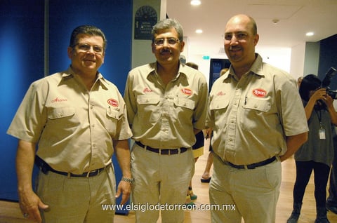 14062012 ING. JOSé  Manuel Arana presidente de Tyson de México, Francisco Malacara y Francisco Montes.