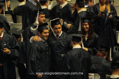 17062012 JAIME  con sus compañeros.