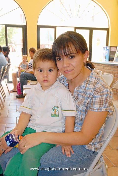 18062012 MATíAS  y Karina Félix.