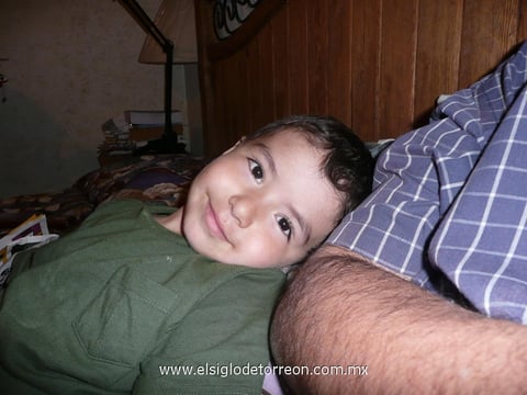 17062012 FERNANDO  Reed (f) es recordado con amor por su papá Gerardo Reed Ornelas este Día del Padre y siempre.