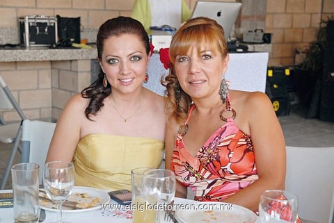 18062012 CLAUDIA  y Mariana.