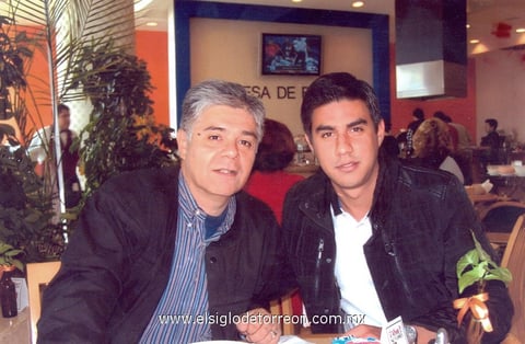 16062012 SR.  Alfredo de Alvarado Guerrero con su hijo Luis Alfredo de Alvarado.