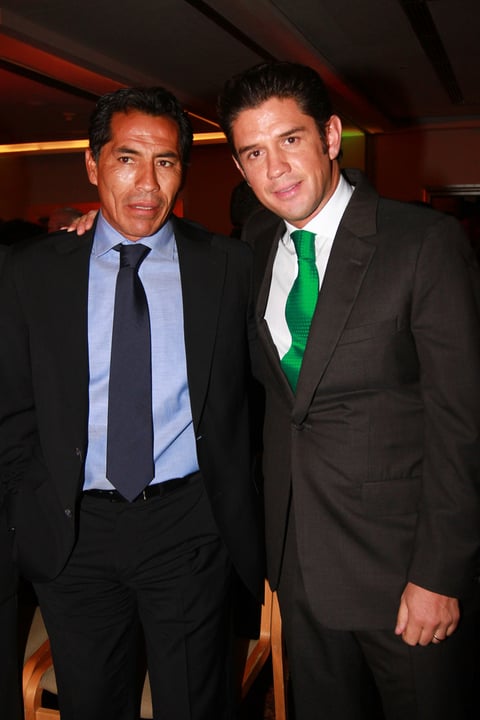 Benjamín Galindo y Alejandro Irarragorri llegaron a la ceremonia en representación del Santos Laguna. (Jam Media)