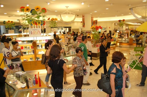 20062012 TODO UN éXITO  ha resultado la Muestra Internacional de la Belleza en Liverpool.