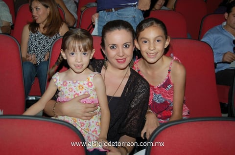 19062012 MARíA , Lissa y Mariángel.
