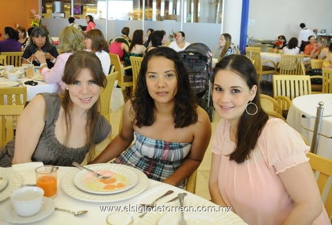 19062012 NATALIA  García, Doris Hernández y Adibe Nahle.