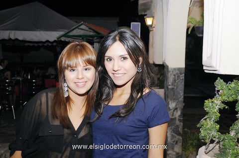 21062012 TANIA  y Cindy.