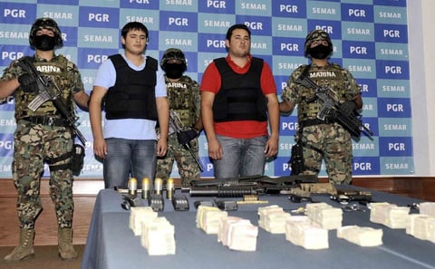 Al momento de su captura por fuerzas especiales de la Armada de México, Guzmán Salazar estaba acompañado por Kevin Daniel Beltrán Ríos, de 19 años, presunto colaborador e integrante del cártel de Sinaloa.