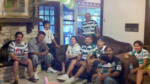Familia Abdrade y asociados apoyando a los Guerreros desde San Antonio Texas