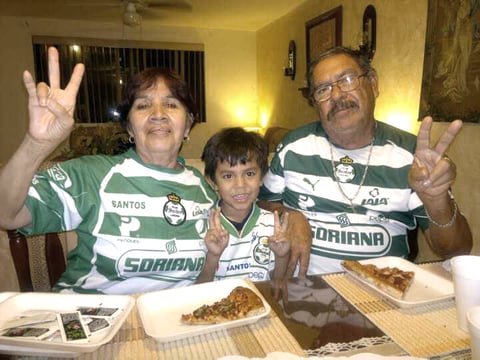 Laguneros que radican en Obregon, Sonora, Santistas