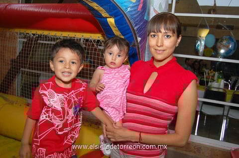 22062012 FERNANDA , Vanessa y Vicky.