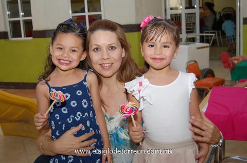 22062012 SANDRA,  Paulina y Nicole.