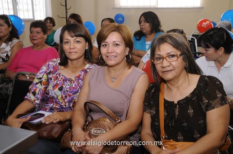 22062012 MARíA ÁNGELES  Delgado, Laura Lorena Mijares y Consuelo.