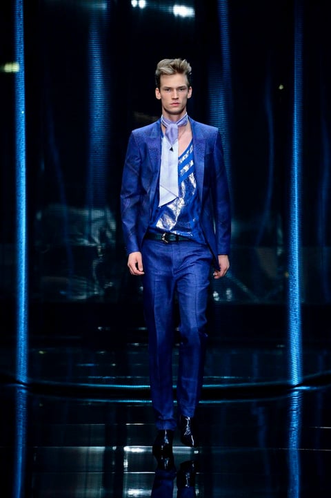 Modelo luce una propuesta de la colección primavera/verano 2013 de Cavalli en Milán.