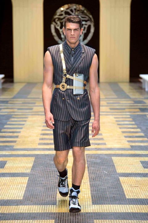 Creación de Versace en la Semana de la Moda Masculina de Milán.