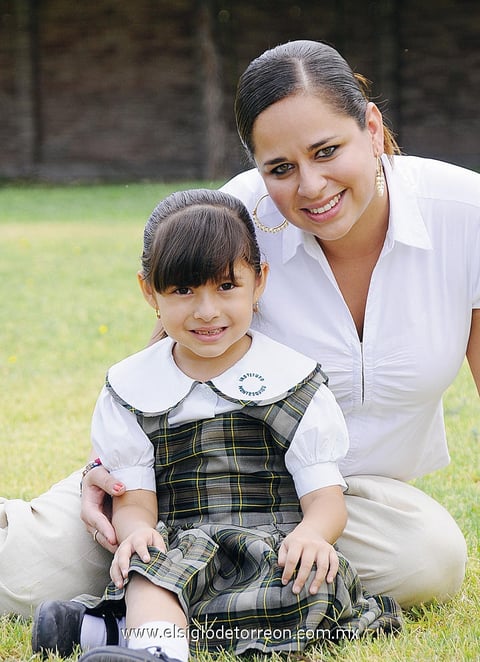 25062012 ADRIANA  y Ángela.