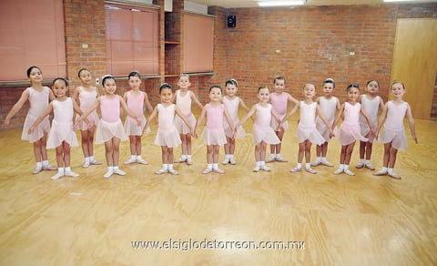 26062012 GRUPO  de ballet de preescolar.