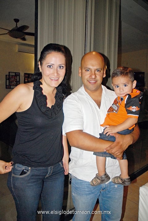 25062012 GLORIA  Muñoz, Mateo y Michelle Santana.