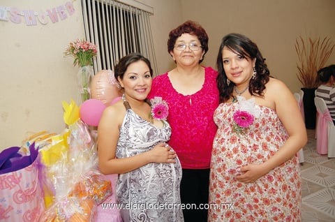 25062012 LAS CUATAS  Norma y Luz Pérez con su mamá la señora Luz.