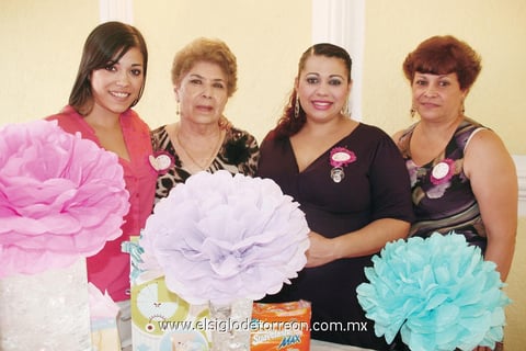 25062012 KAREN  Odethe Ortiz Samaniego acompañada de Gabriela Samaniego, Socorro Canive y Karina Ortiz.