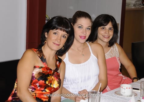 23062012 ANA LAURA , Elena y Laurencia.