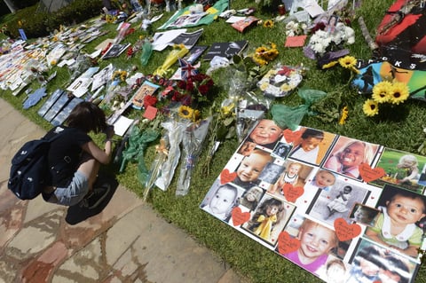 Michael Jackson murió en Los Ángeles a los 50 años el 25 de junio de 2009 tras sufrir los efectos de una sobredosis de un potente sedante de uso hospitalario llamado propofol que le administró su médico Conrad Murray para ayudarle a conciliar el sueño.