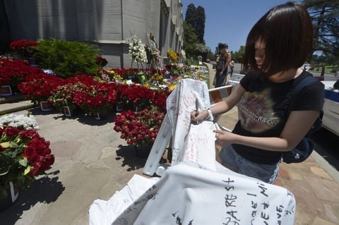 Fans del Rey del Pop escribieron mensajes en conmemoración del tercer aniversario luctuoso de Michael Jackson.