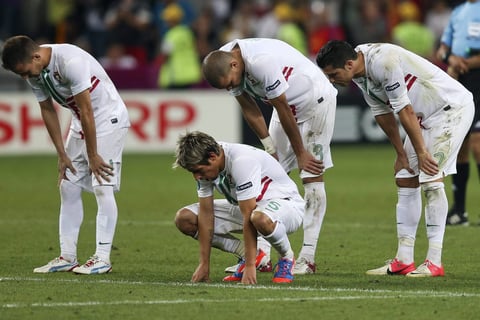 Mientras Portugal sufre la derrota y queda fuera de la Euro. (EFE)