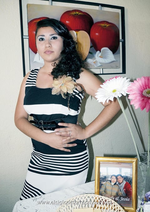 28062012 NAYELY  García Molina en su despedida de soltera.