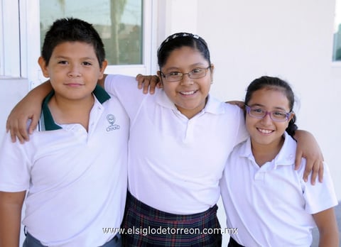 29062012 ALDO  Ãlvarez, Alejandrina López y Diana Castro.
