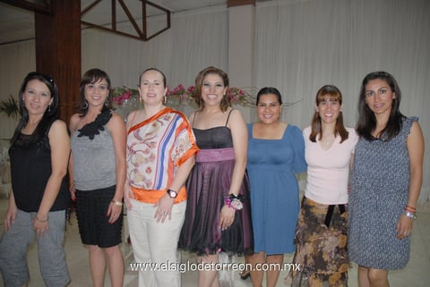 30062012 GABY  Santibáñez en su despedida de soltera, acompañada de Nancy de Mier, Adriana Salazar, Paty Rodrí­guez, Anna Alejandra Hernández, Adriana Natera y Mónica de González.