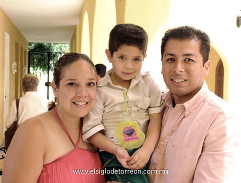 30062012 PATY , Diego y Salvador.