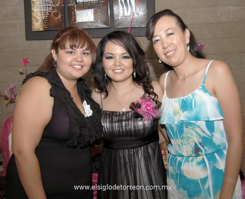 30062012 MARA NOEMÃ­  acompañada de Luz Ma. Gómez y Mayra Ramírez.