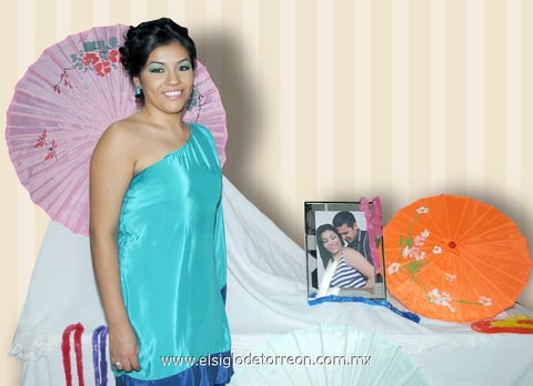 30062012 ANA LAURA  recibió una emotiva despedida de soltera.