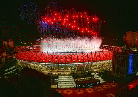 Un espectáculo de fuegos artificiales se apreció en el estadio de Kiev.