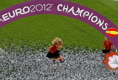 La hija del jugador Pepe Reina se divirtió en la cancha celebrando el triunfo de la Furia Roja.
