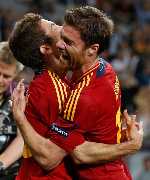 Xavi apareció en el partido trascendental, en la final y lo hizo de buena forma con pase preciso al espacio, para la gran subida de Jordi Alba, quien entró sólo al área y con disparo de zurda superó a Buffon para el 2-0, al minuto 41.