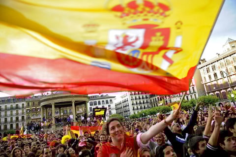 Banderas de España se onderon en todo el país.