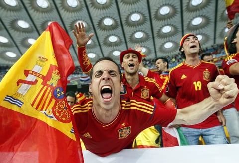 ¿Aficionados españoles animaron a su selección antes del comienzo de la final de la Eurocopa 2012.