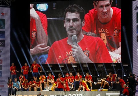 Por último, Iker Casillas se dirigió unas palabras, diciendo que era un orgullo capitanear a la selección y que el campeonato iba para la afición española