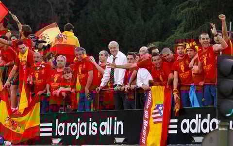 La afición que ya se encontraba desde varias horas antes esperaban ansiosos a los seleccionados. (EFE)