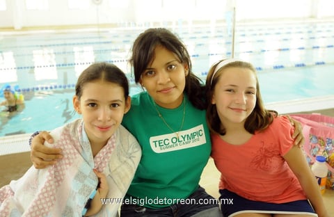 04072012 LUCÃ­A , Alicia y Paola.