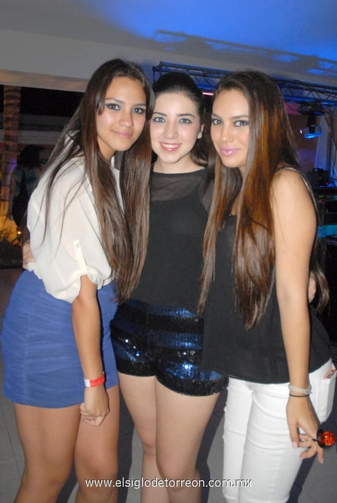 05072012 ANDREA , Regina y Daniela.