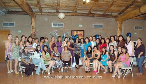 07072012 KARLA PATRICIA  con las invitadas a su 'Baby Shower'.