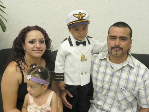08072012 JUAN ANTONIO  Favela GarcÃ­a junto a sus papÃ¡s Rosa MarÃ­a GarcÃ­a y Juan Antonio Favela, y su hermanita Eva Patricia, festejando su cumpleaÃ±os.